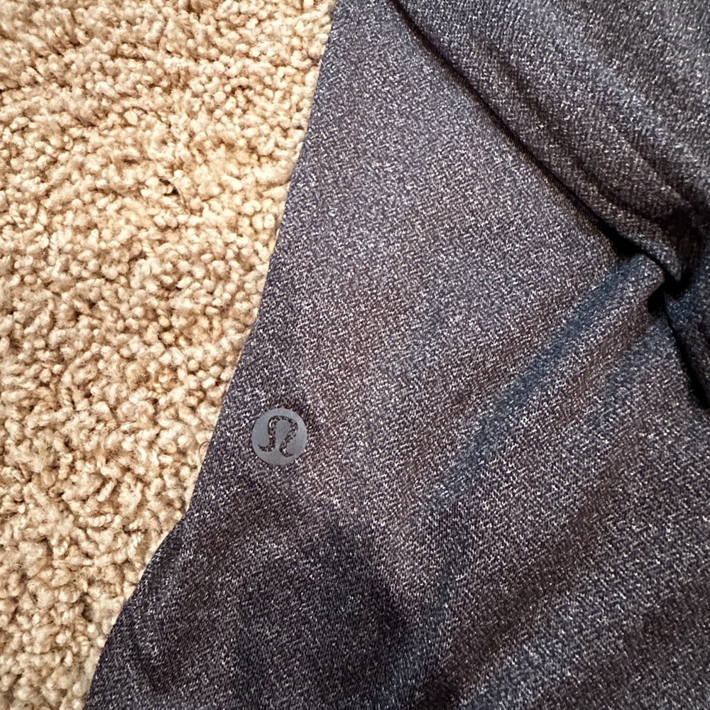 Lululemon Men's Black Long Sleeve athletic Shirt - Picture 3 of 4